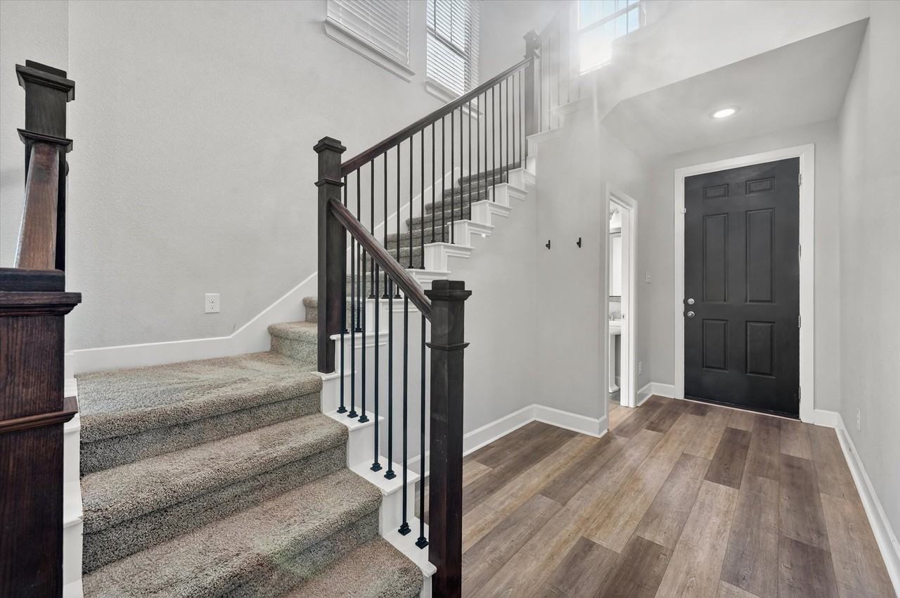 2028 Barbette St - Photo 3 of 31