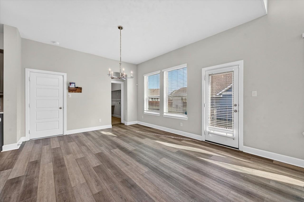 2028 Barbette St - Photo 5 of 31