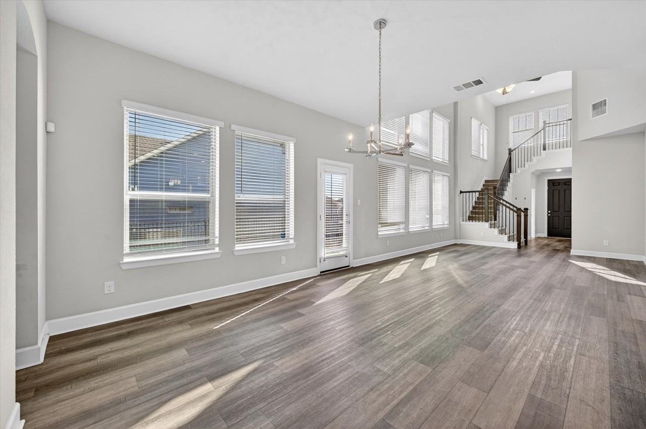 2028 Barbette St - Photo 6 of 31