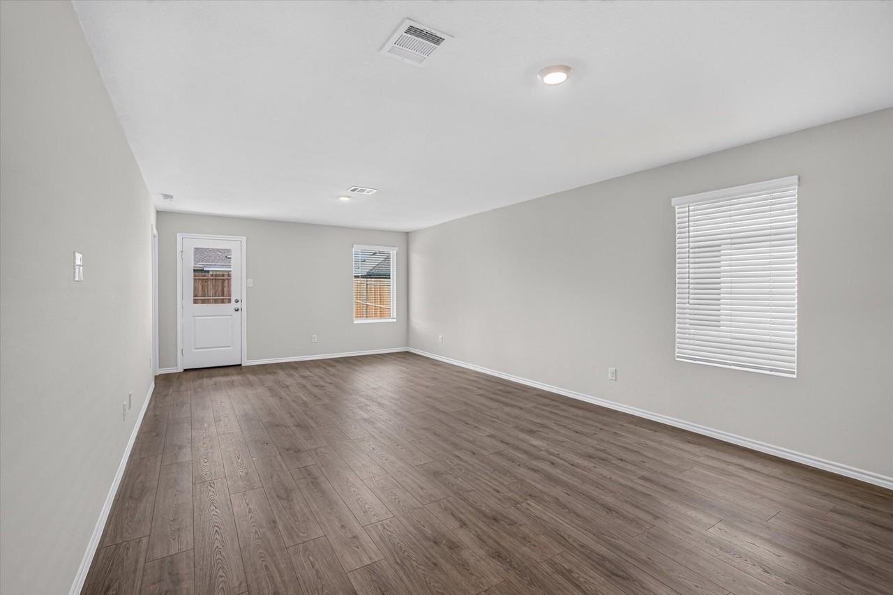 1121 Southfield Dr - Photo 2 of 24
