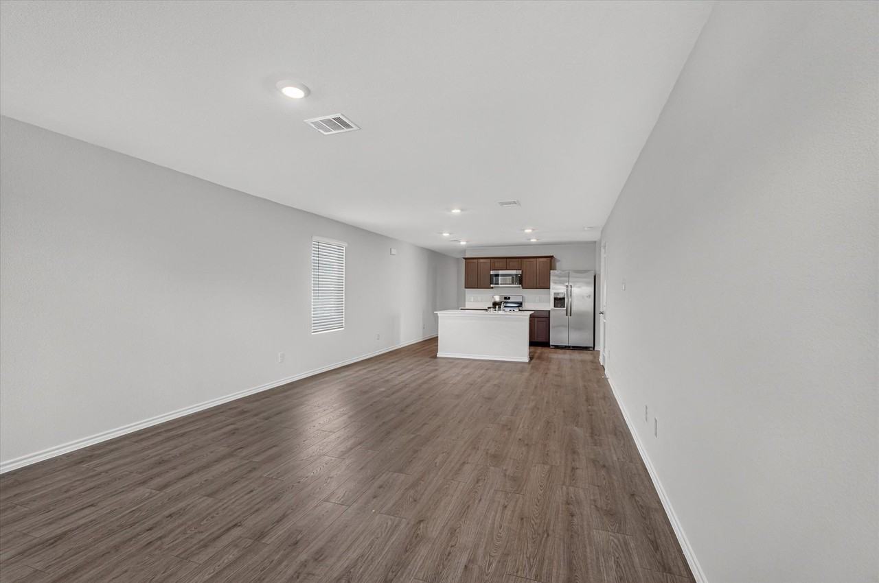 1121 Southfield Dr - Photo 3 of 24
