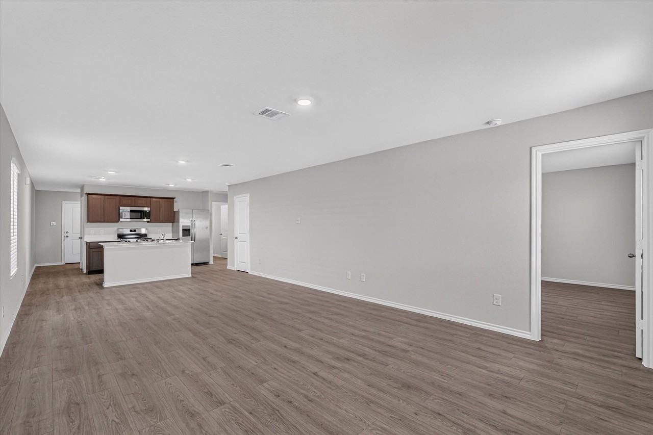 1121 Southfield Dr - Photo 4 of 24