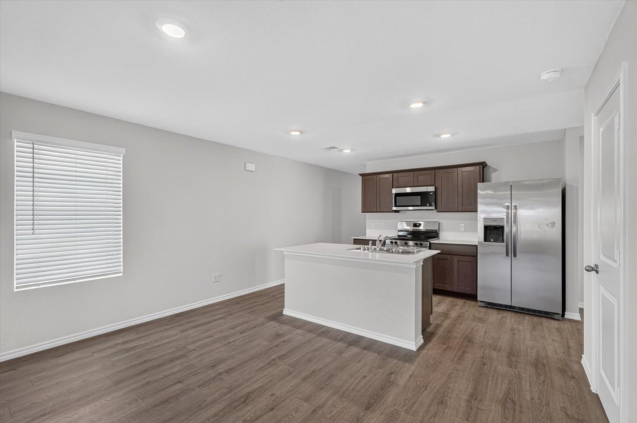 1121 Southfield Dr - Photo 6 of 24
