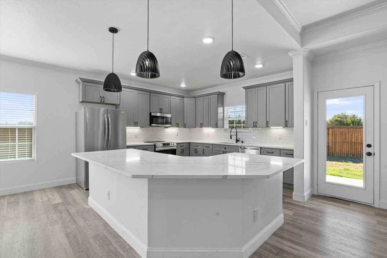 162 Pelican Ct - Photo 3 of 20