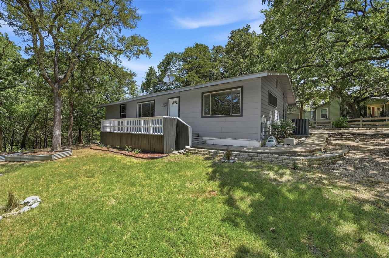 101 Lakewood Ln - Photo 2 of 25