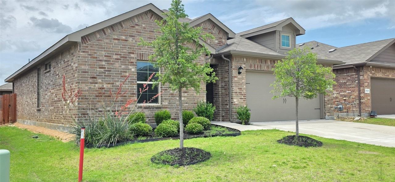 9021 Eagles Landing Dr - Photo 3 of 25