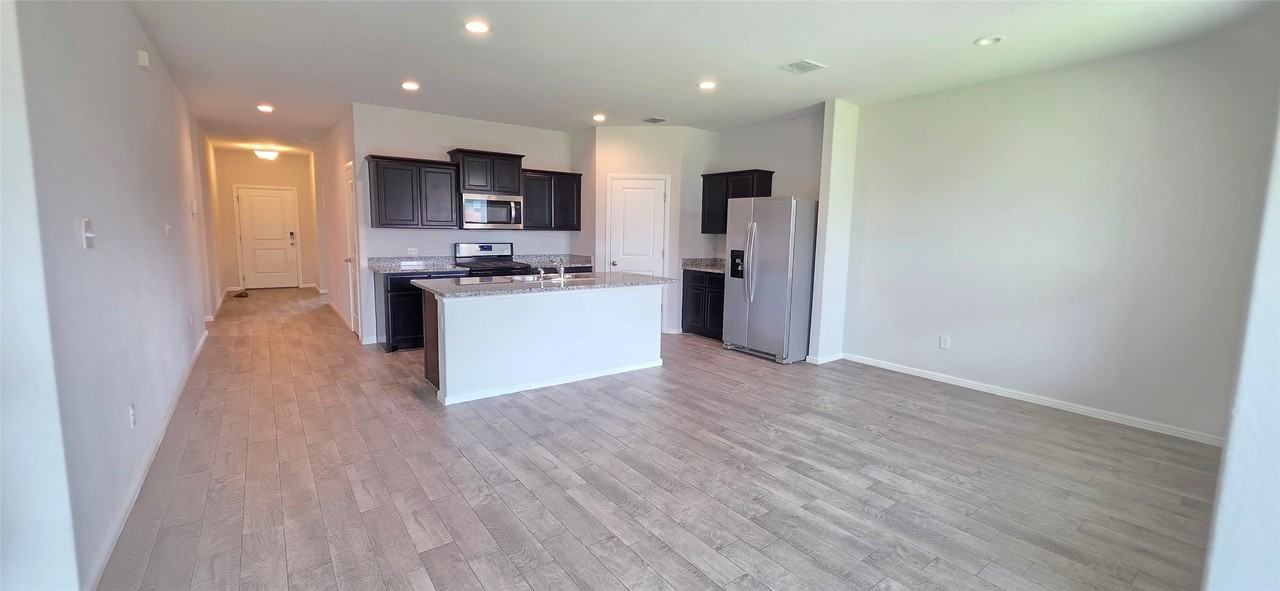 9021 Eagles Landing Dr - Photo 5 of 25