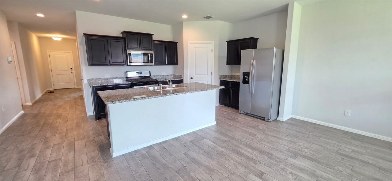 9021 Eagles Landing Dr - Photo 6 of 25