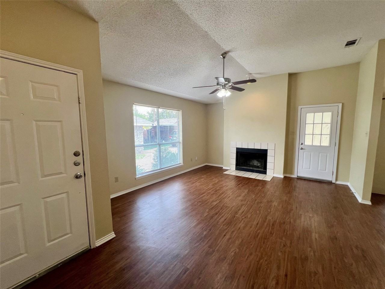 4308 Kelly Hill Dr - Photo 3 of 12