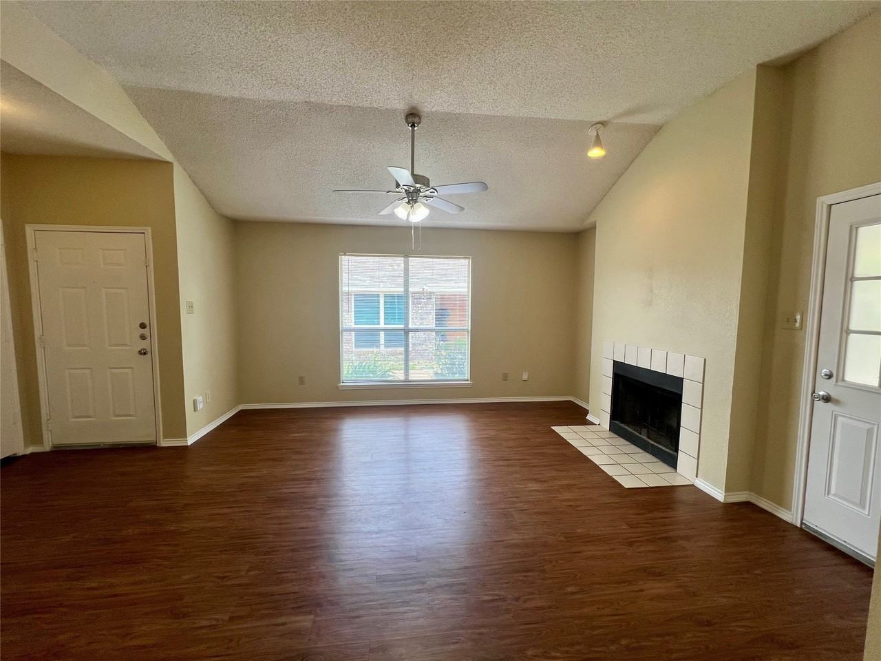 4308 Kelly Hill Dr - Photo 4 of 12