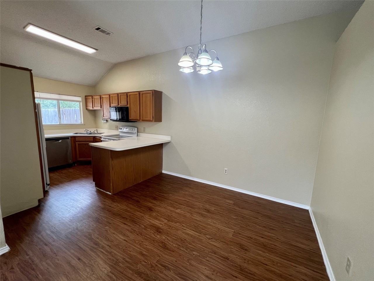 4308 Kelly Hill Dr - Photo 5 of 12