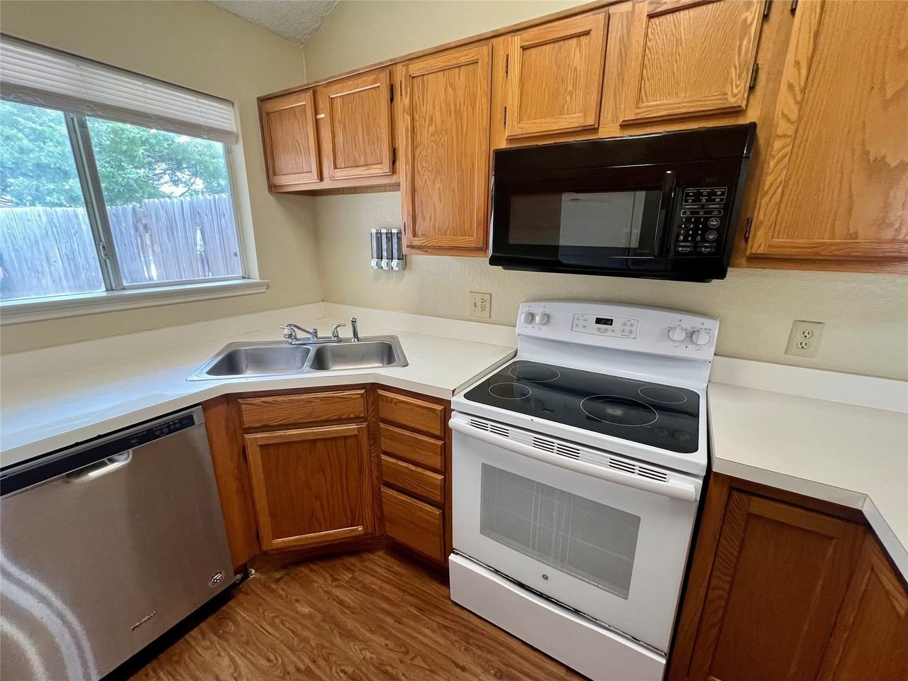 4308 Kelly Hill Dr - Photo 7 of 12