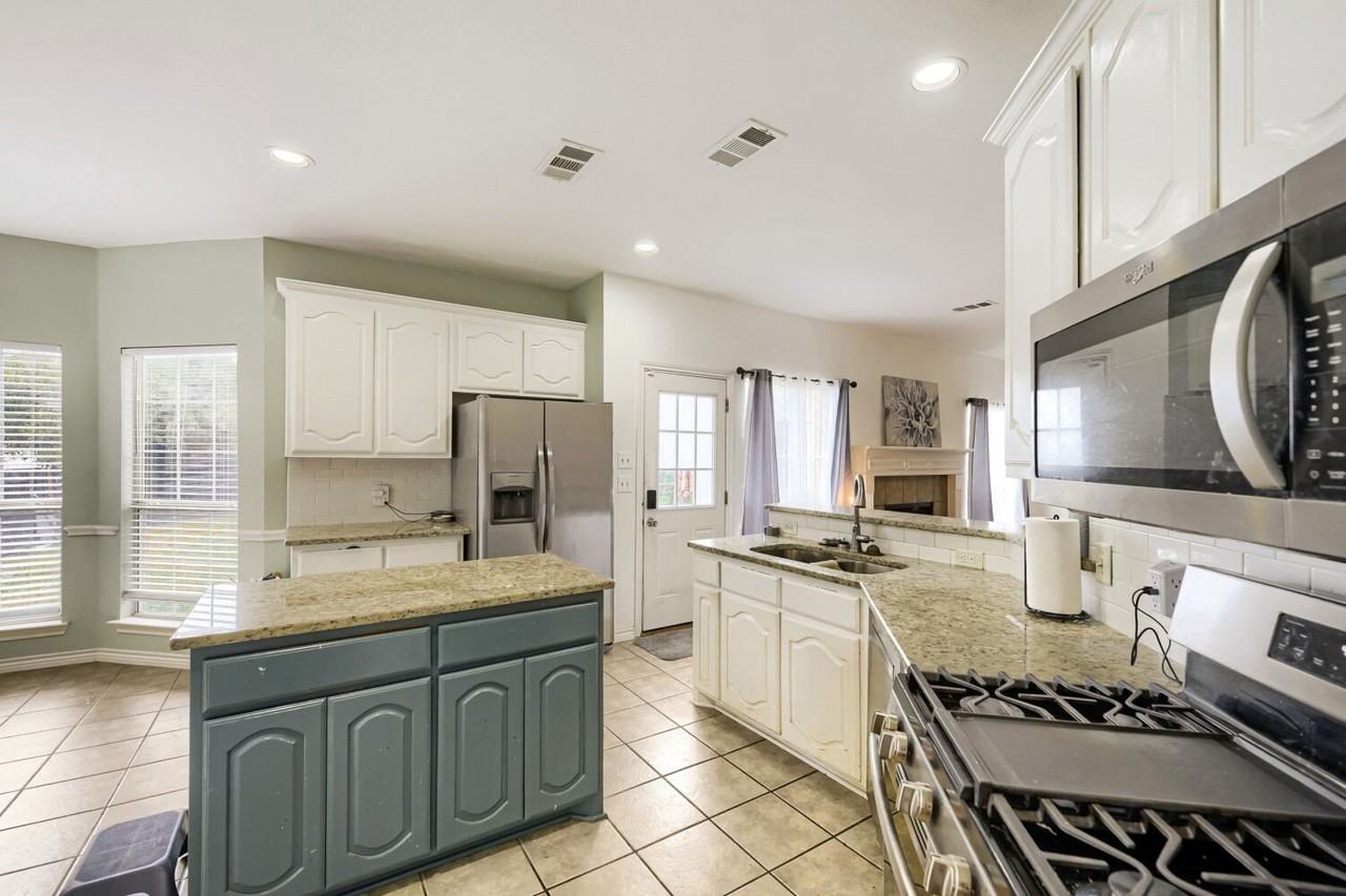 5016 Coral Creek Dr - Photo 6 of 27