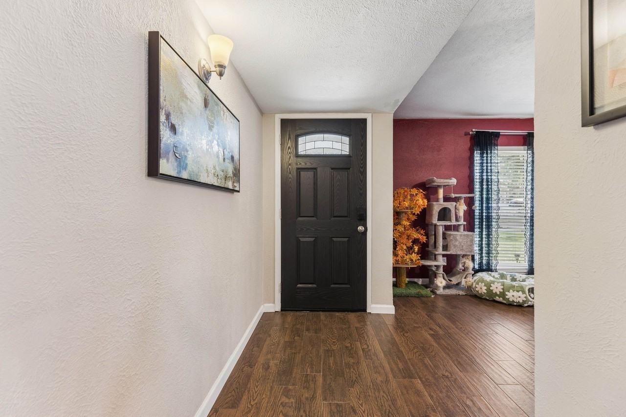 4720 Jennings Dr - Photo 4 of 25