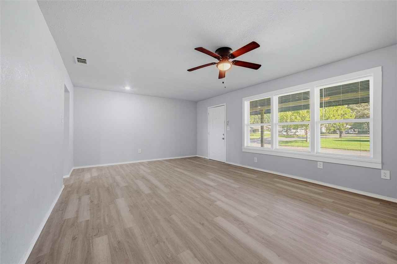 718 W Belden St - Photo 7 of 24