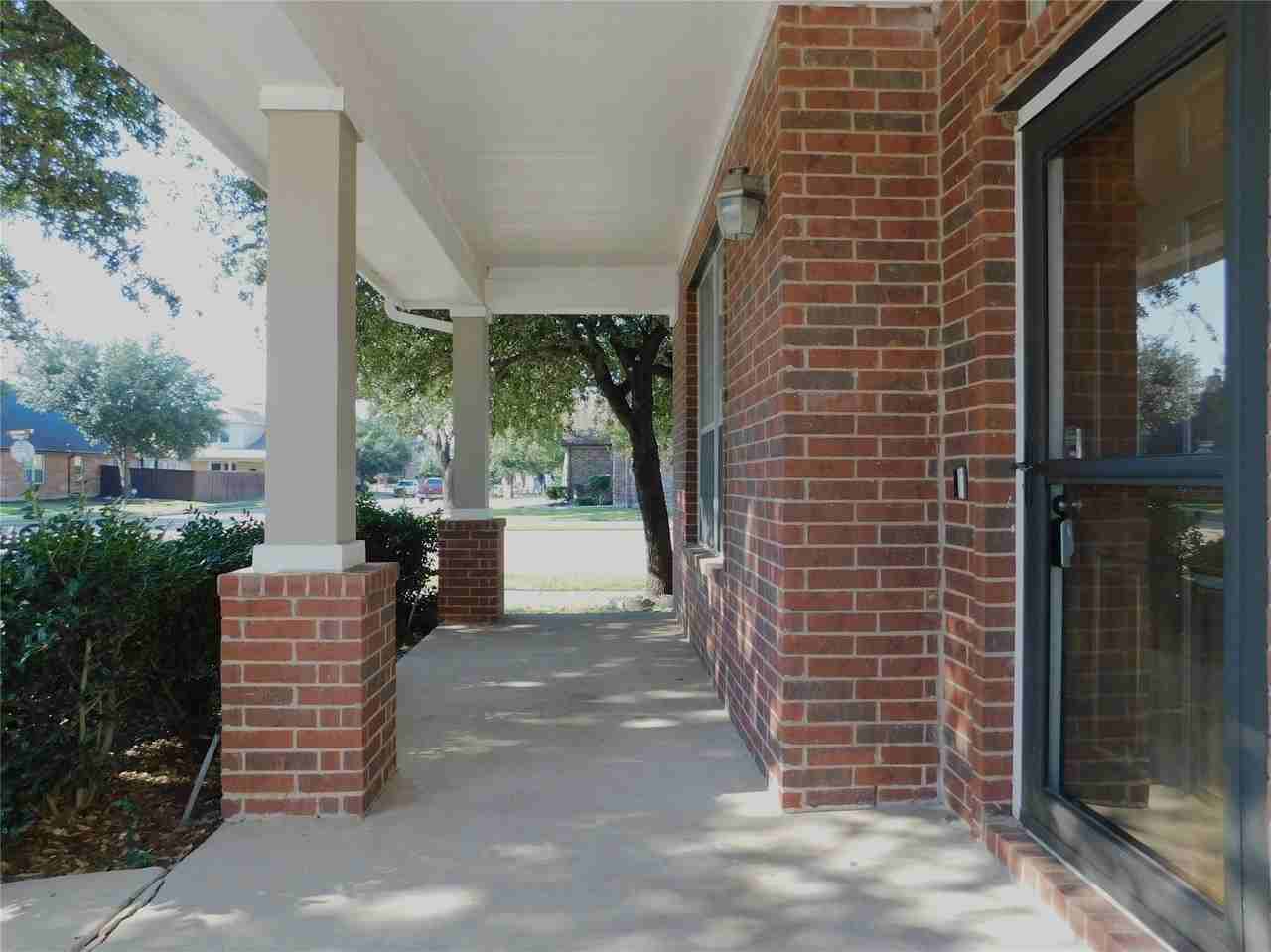 316 Hummingbird Dr - Photo 5 of 39