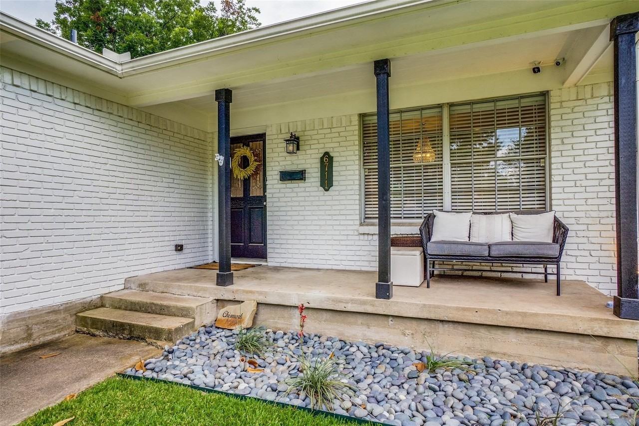 6711 Kingsbury Dr - Photo 2 of 24