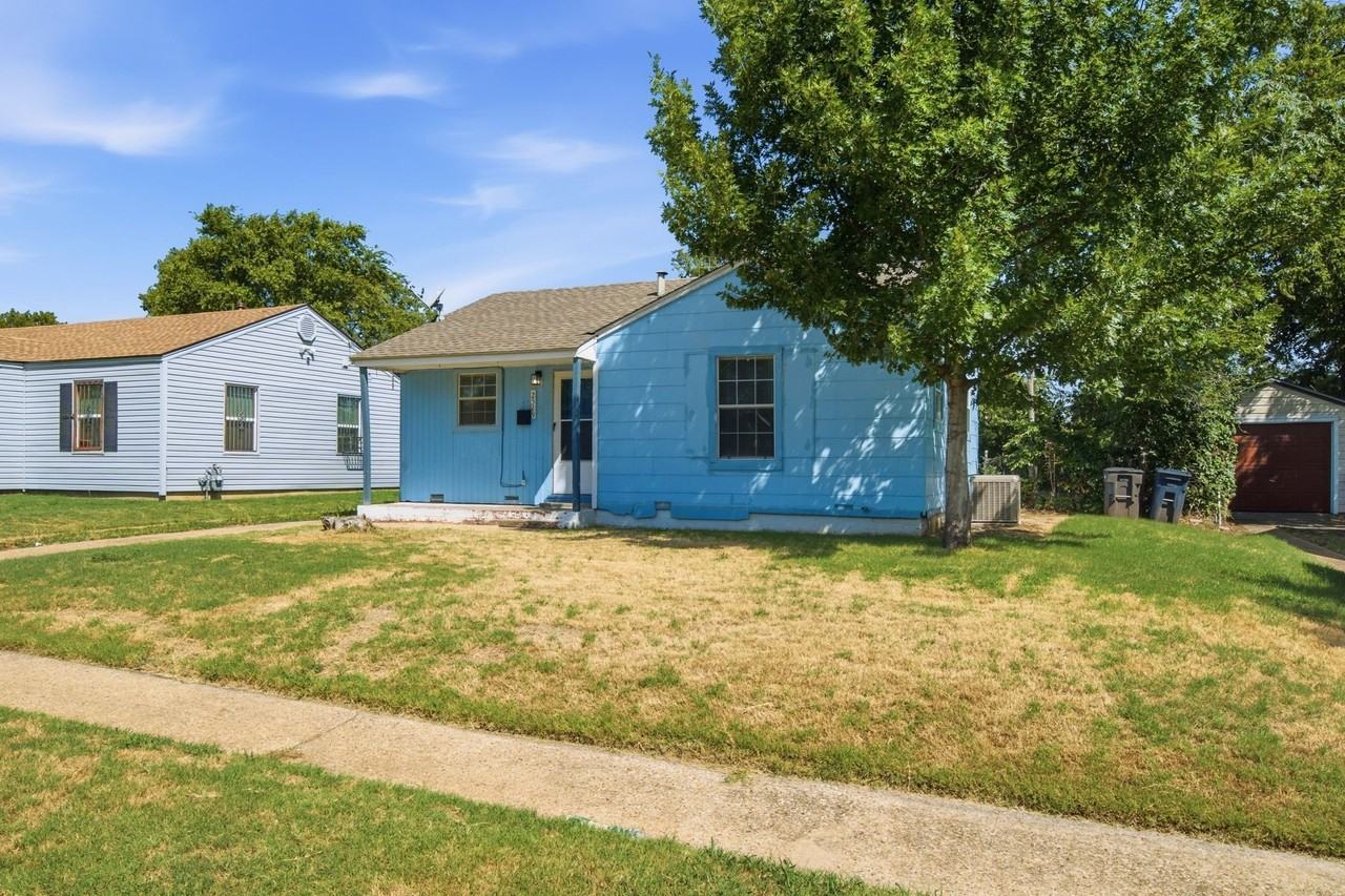 2529 Shropshire St - Photo 2 of 24