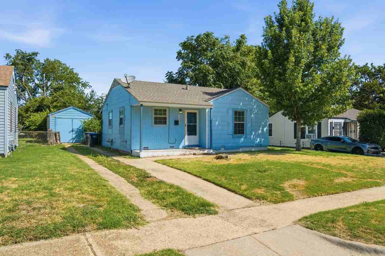 2529 Shropshire St - Photo 4 of 24