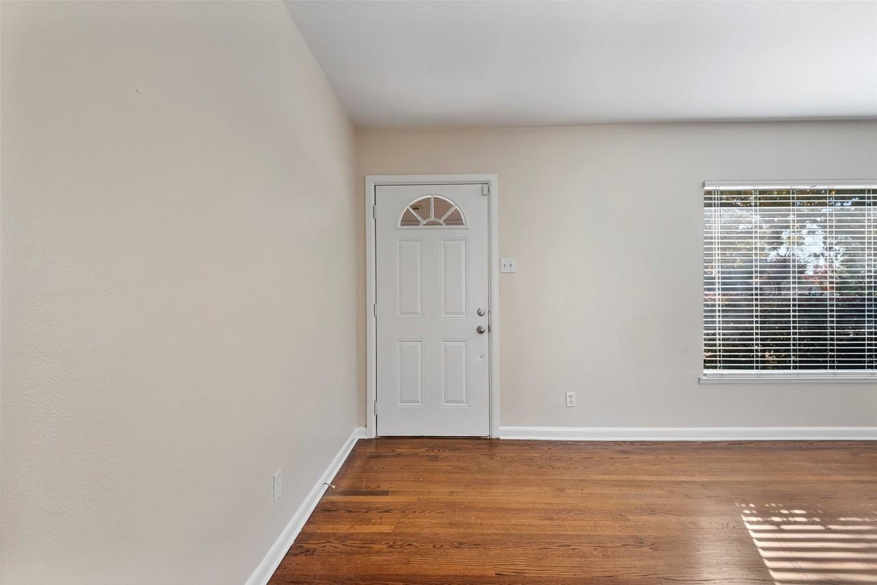 4131 Saranac Dr - Photo 3 of 22