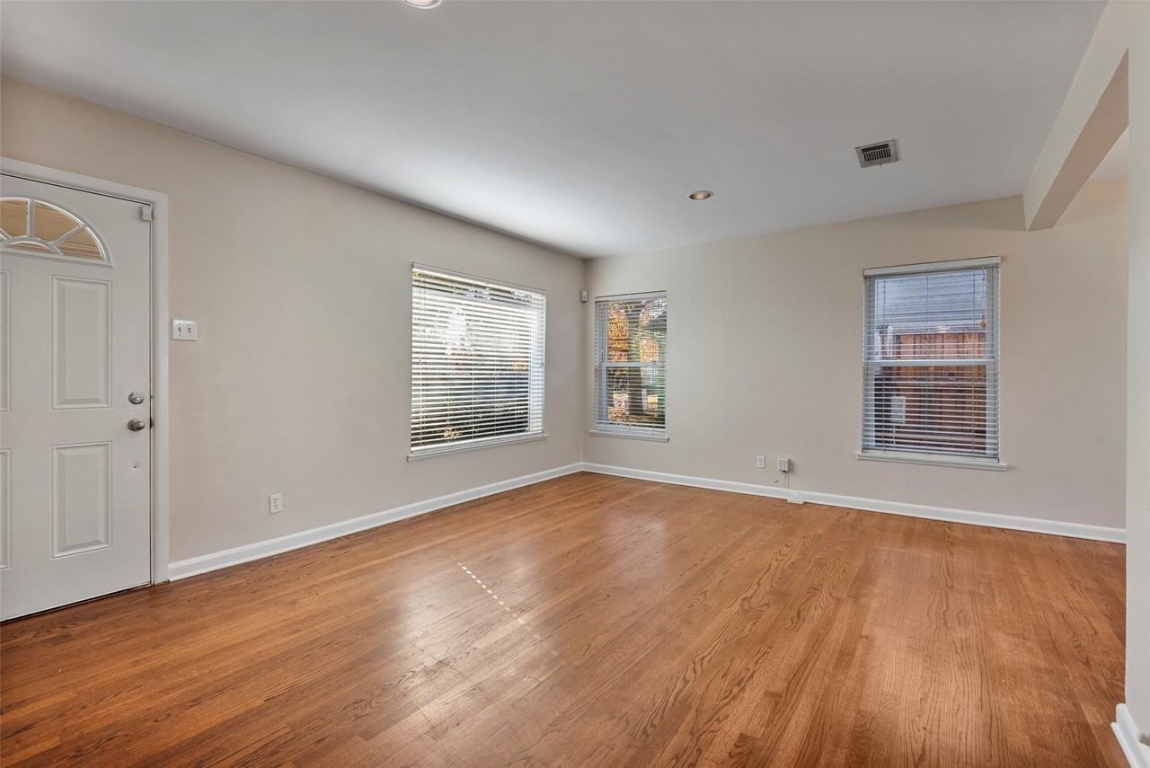 4131 Saranac Dr - Photo 4 of 22