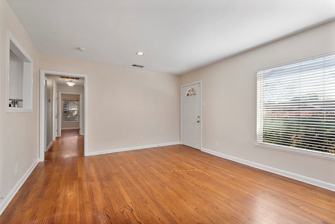 4131 Saranac Dr - Photo 6 of 22