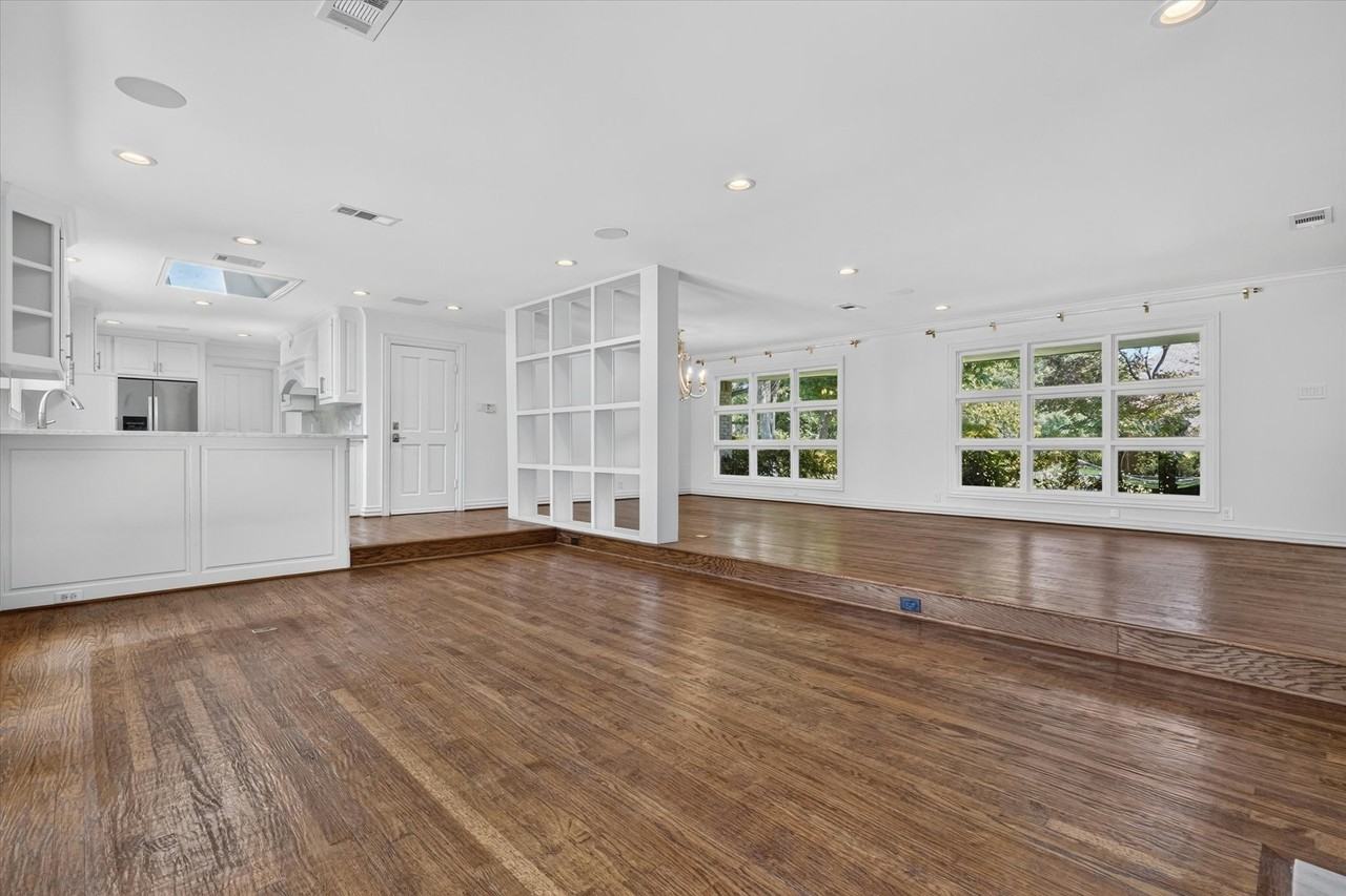 5804 Norway Rd - Photo 5 of 20