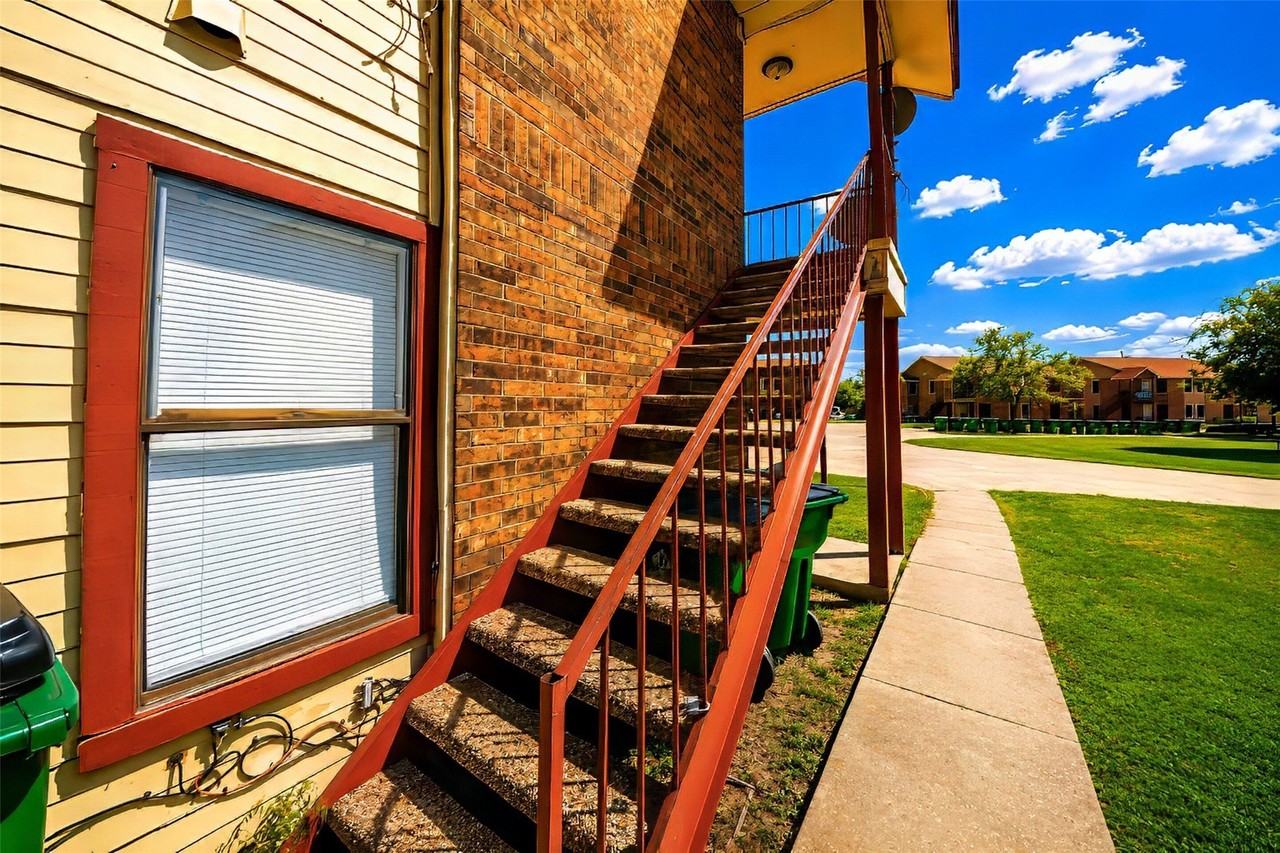 5113 Herrick Ct #B - Photo 2 of 22