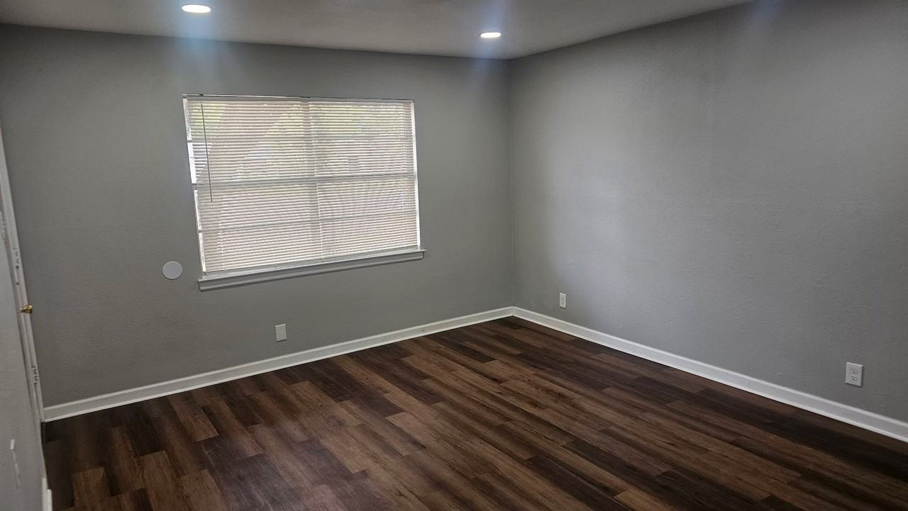 5604 Oak Grove Rd - Photo 2 of 14