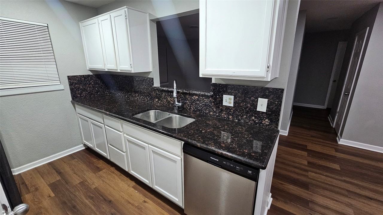 5604 Oak Grove Rd - Photo 4 of 14