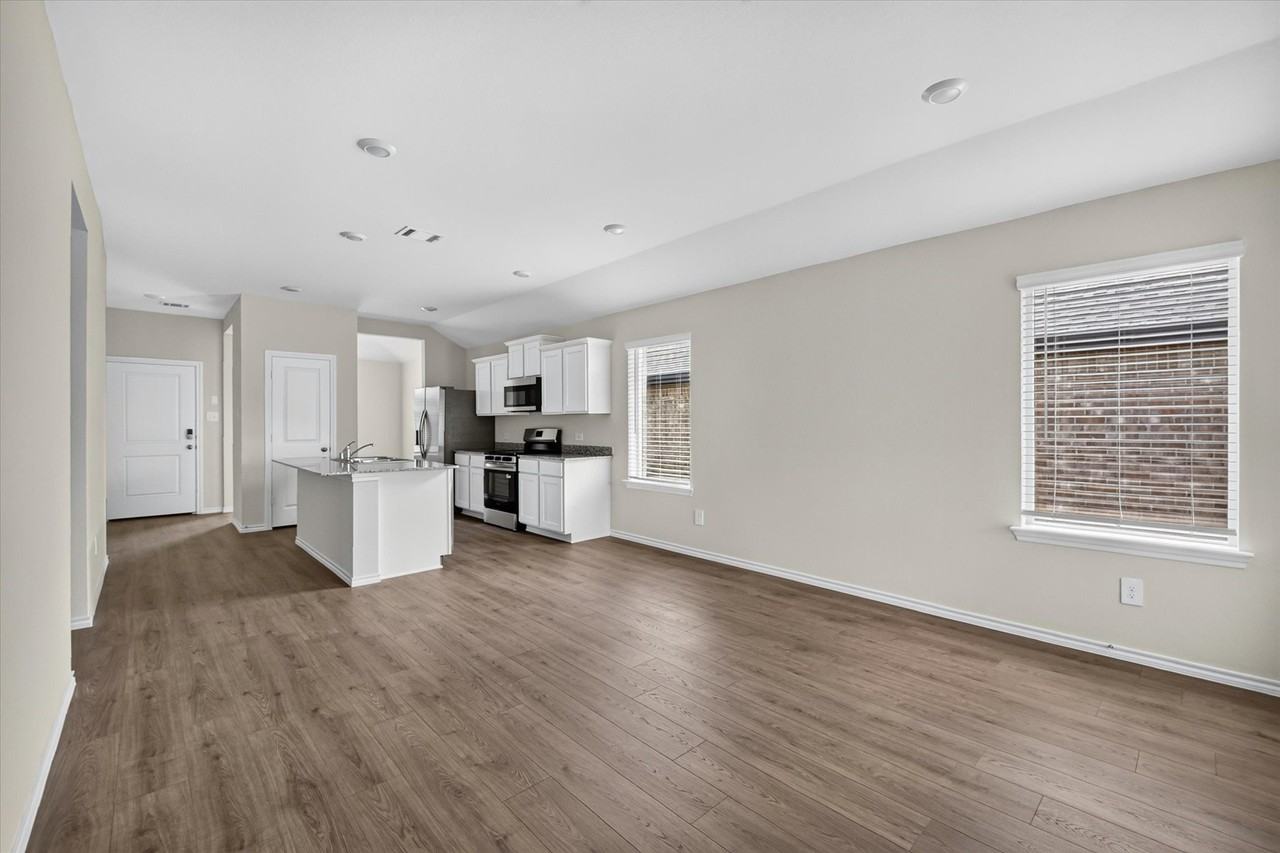 3330 Catamount Dr - Photo 3 of 19