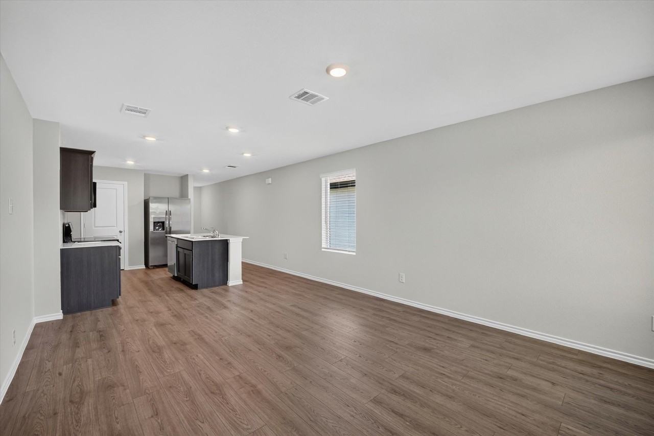 1117 Southfield Dr - Photo 3 of 18