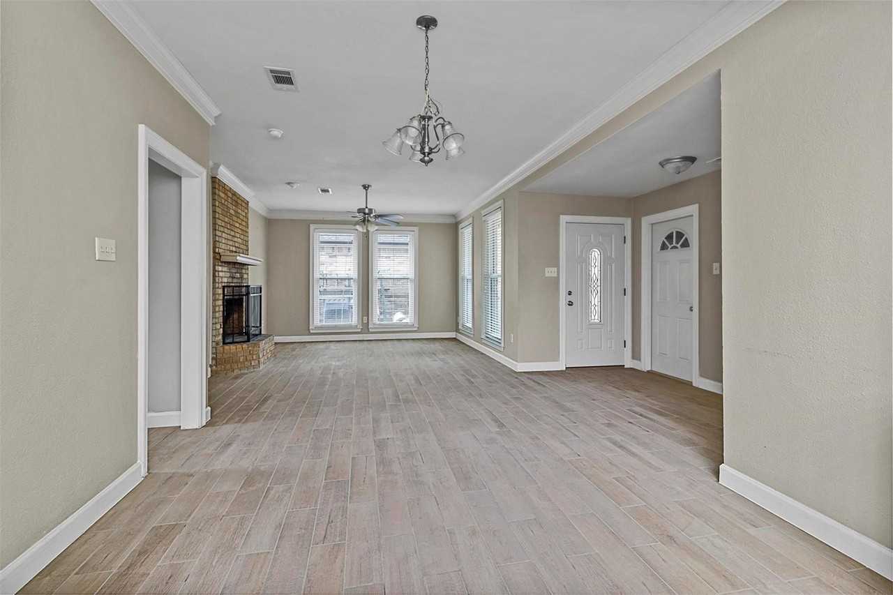 1110 Carrington Ct - Photo 4 of 20