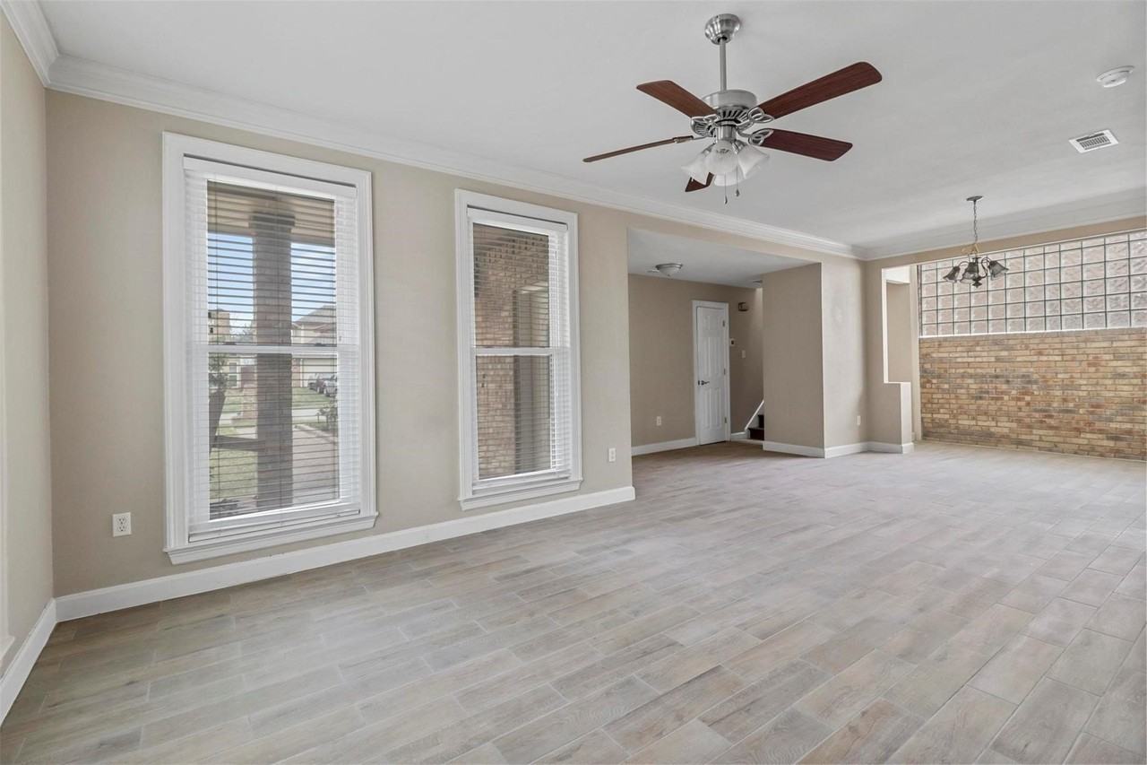 1110 Carrington Ct - Photo 5 of 20