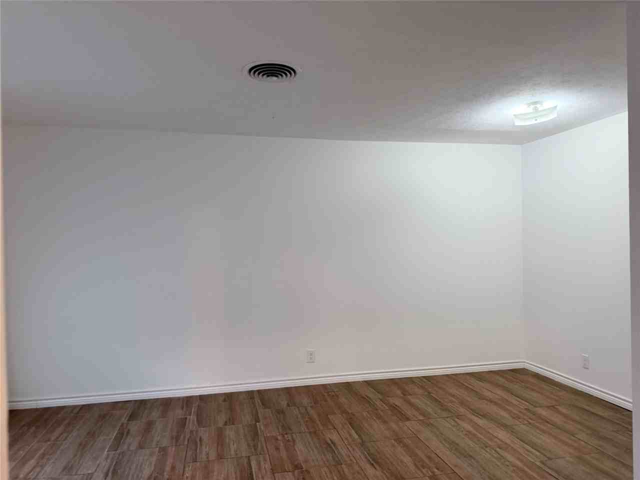 1207 Cherokee St - Photo 2 of 12