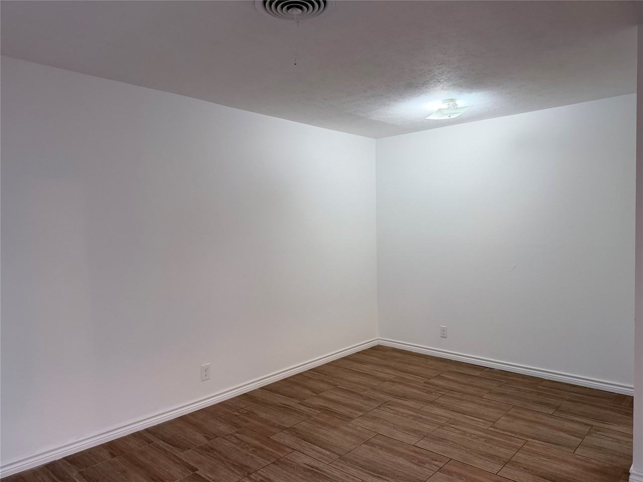 1207 Cherokee St - Photo 3 of 12