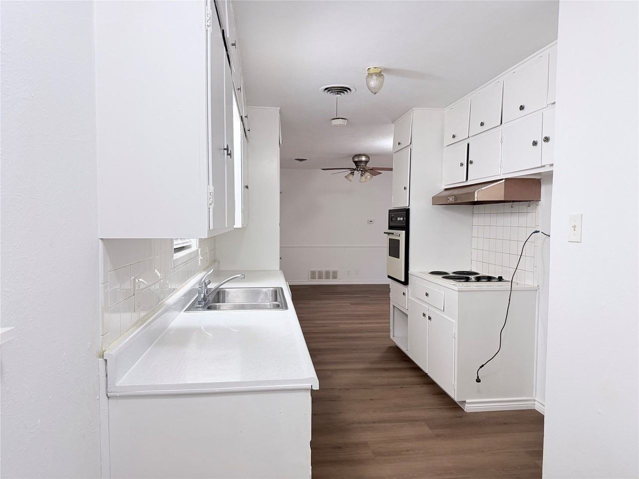 1207 Cherokee St - Photo 6 of 12