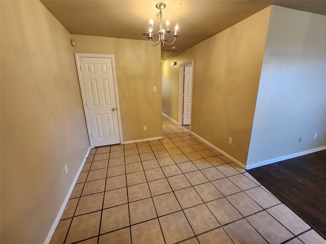 939 Baker St - Photo 5 of 17