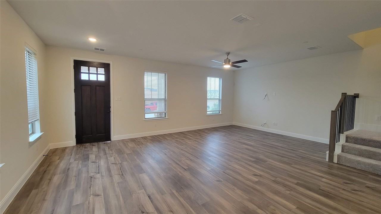 11346 Sugarlands Dr - Photo 4 of 20