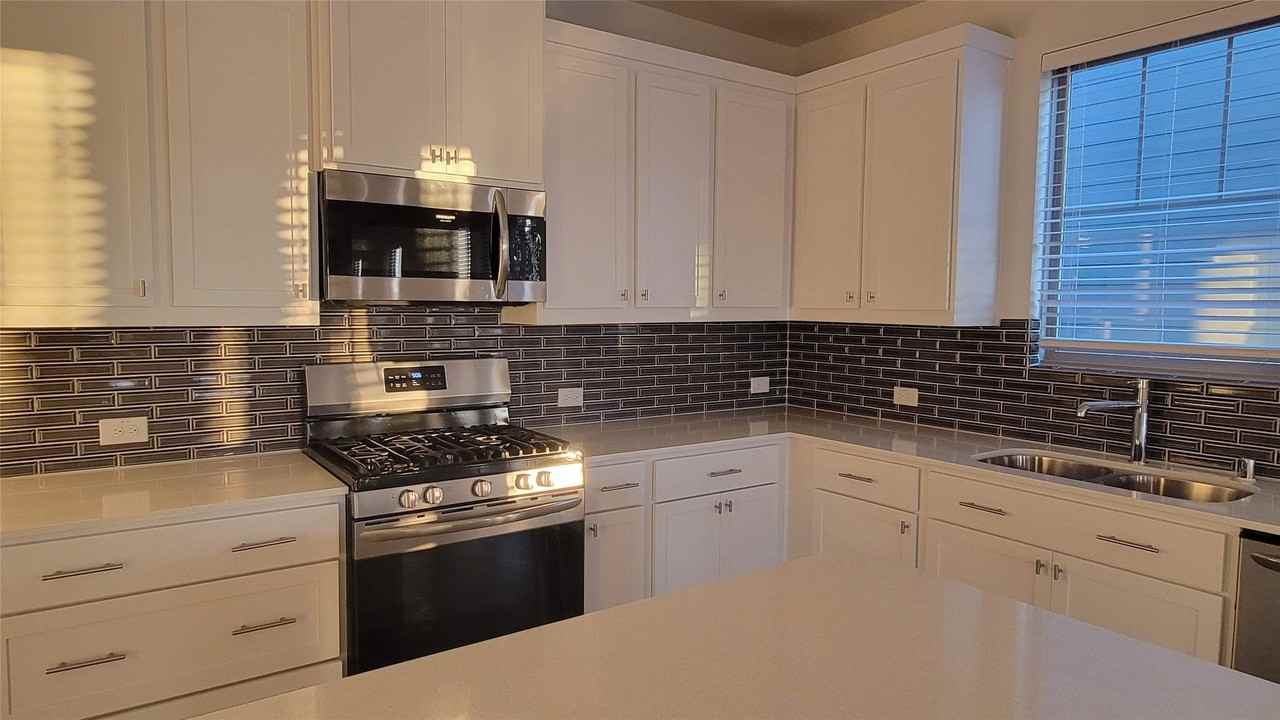 11346 Sugarlands Dr - Photo 5 of 20