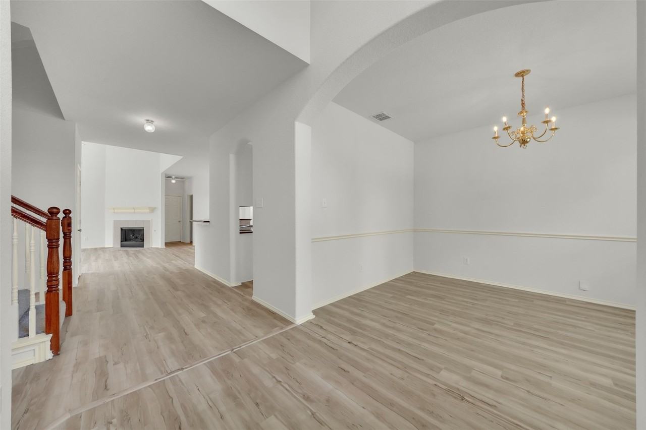 4412 Waskom Dr - Photo 4 of 32