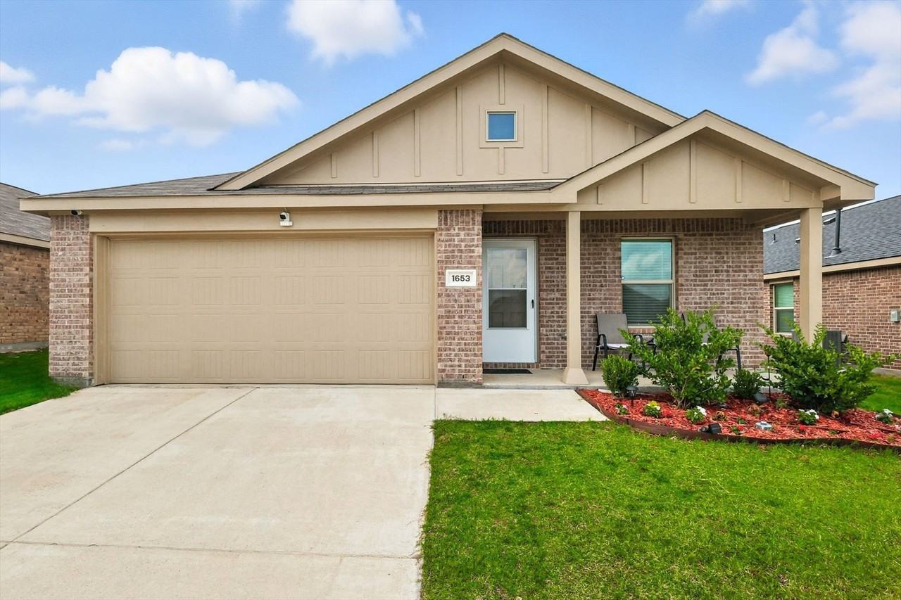 1653 Bluff View Dr - Photo 2 of 26
