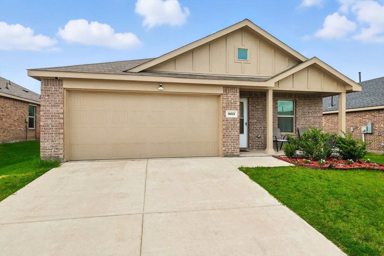 1653 Bluff View Dr - Photo 3 of 26