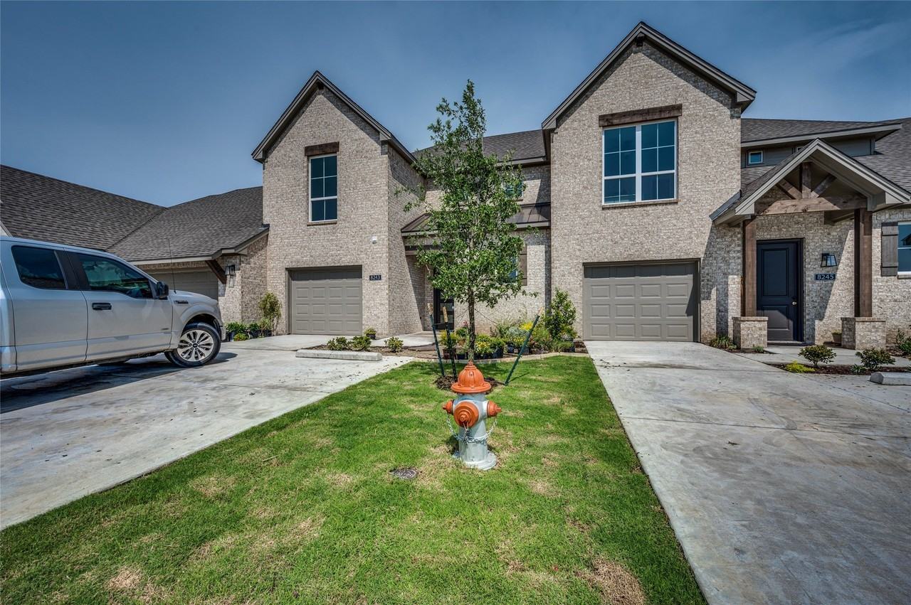 8243 Heritage Glen Dr - Photo 2 of 40