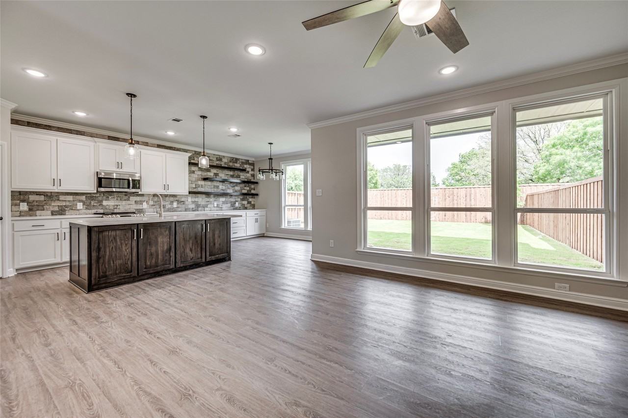 8243 Heritage Glen Dr - Photo 4 of 40