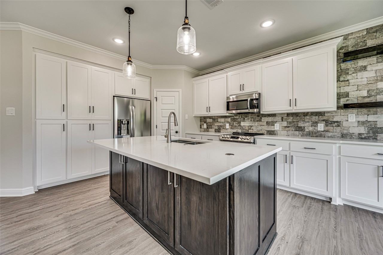 8243 Heritage Glen Dr - Photo 7 of 40