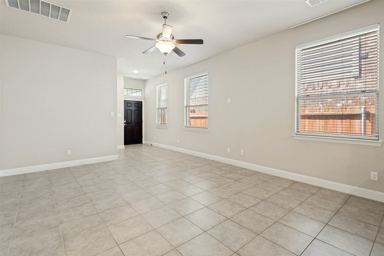 3909 Chesapeake Ln - Photo 2 of 12