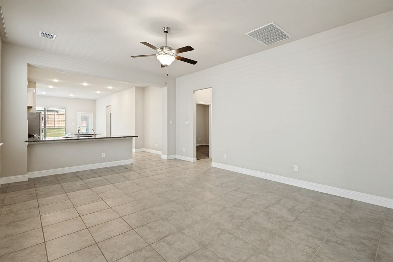 3909 Chesapeake Ln - Photo 3 of 12