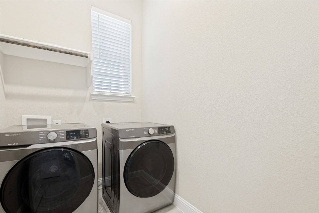 3909 Chesapeake Ln - Photo 6 of 12