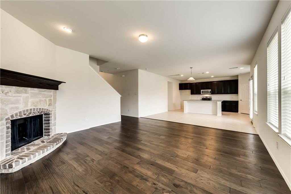 921 Foxglove Dr - Photo 3 of 15